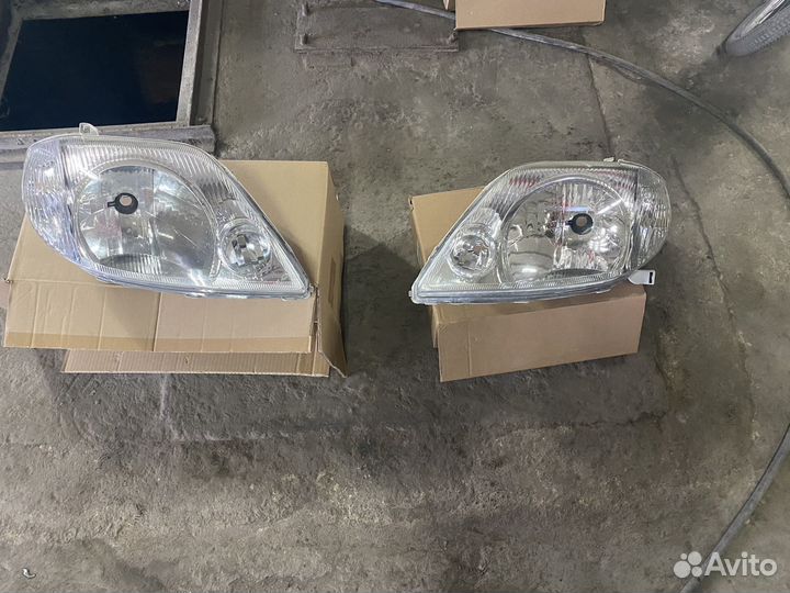 Передние фары toyota corolla 120