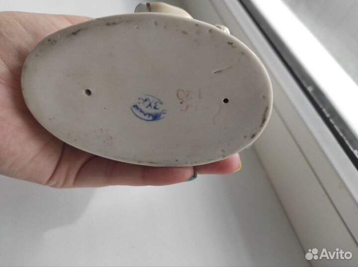 Фарфоровая статуэтка