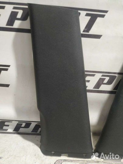 Обшивка центральной стойки Audi A3 8P 2008—2013