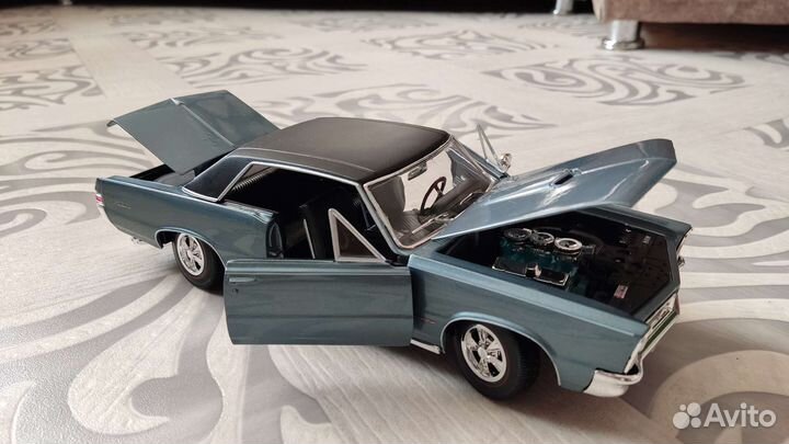 Модель автомобиля 1:18 Pontiac GTO 1965