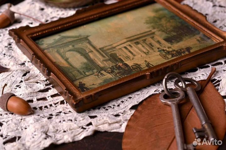 Картинка в раме под лаком