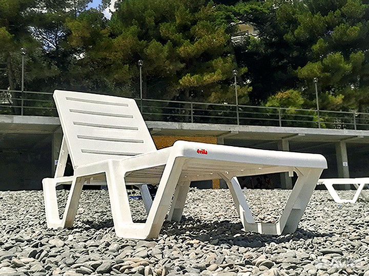 Шезлонг пластиковый