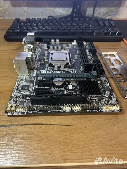 B150 1151 4gb + Celeron G3900 Материнская плата