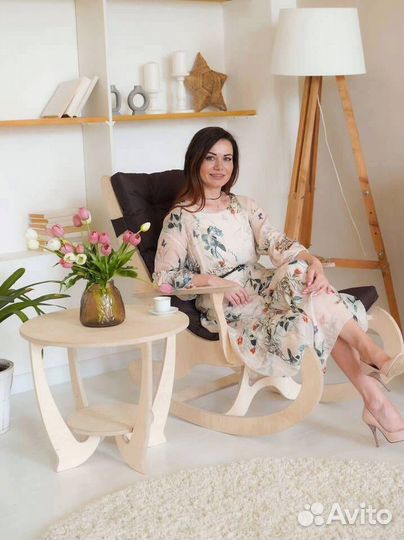 Деревянный стол уличный