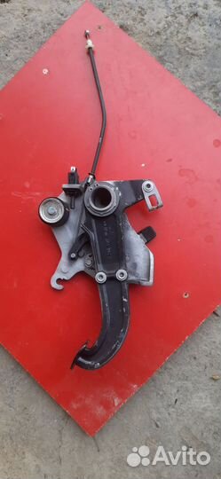 Педаль. Трос стояночного тормоза