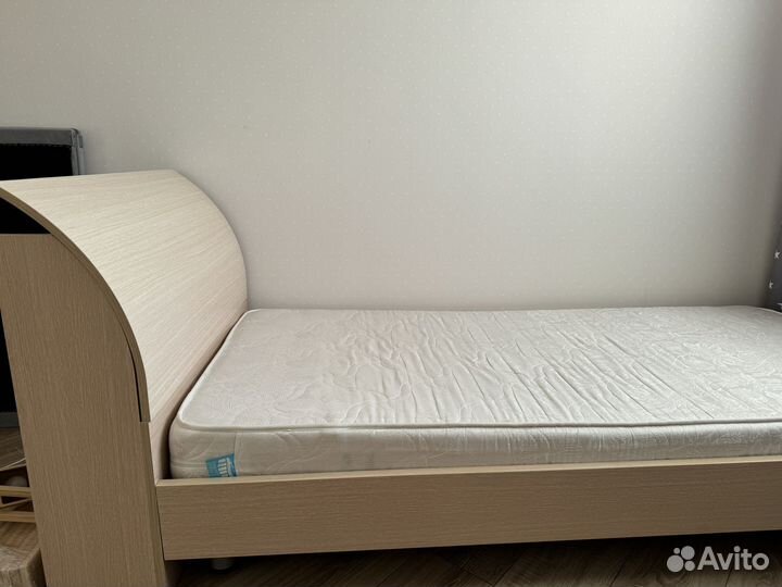 Кровать с матрасом бу