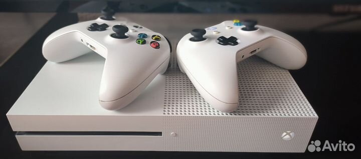Xbox One S 2 геймпада