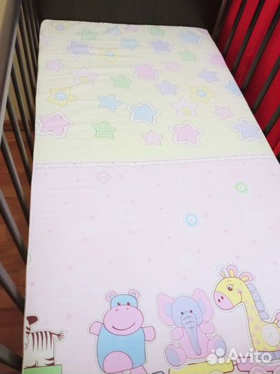 Детская кроватка и пеленальный комод