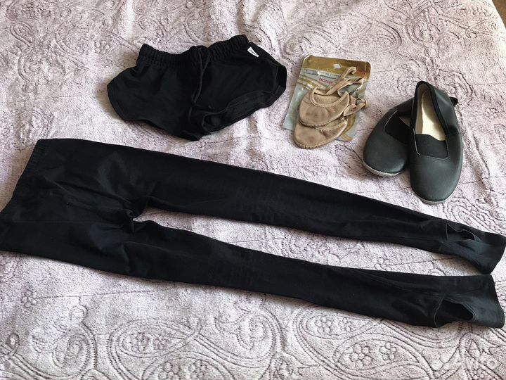 Купальники, лосины,чешки для гимнастики