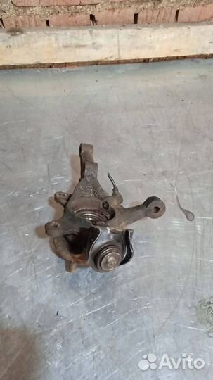 Кулак передний правый Honda Civic 7 2004