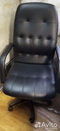 Офисное кресло руководителя бу