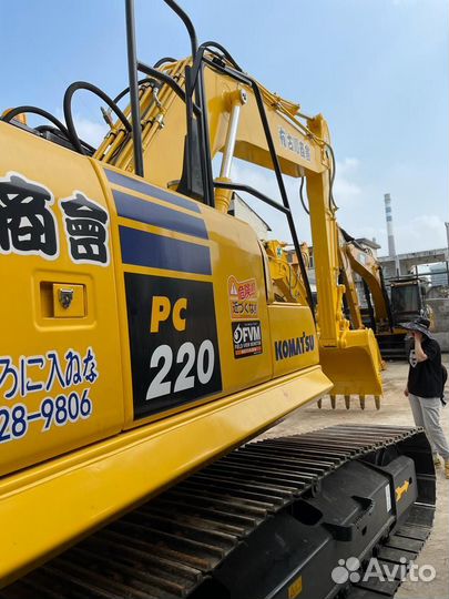 Гусеничный экскаватор Komatsu PC220-8M0, 2022