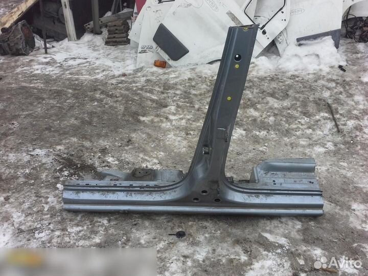 Порог со стойкой левый Opel Zafira B 2005-2012