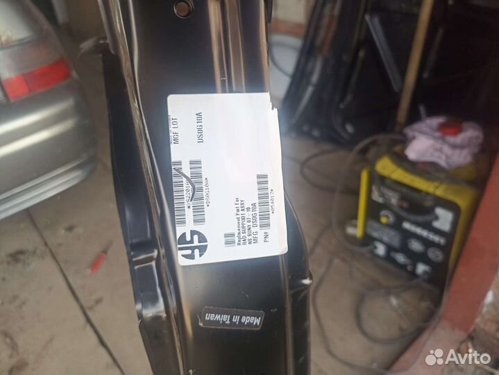 Нижняя панель(телевизор) Nissan almera classic B10