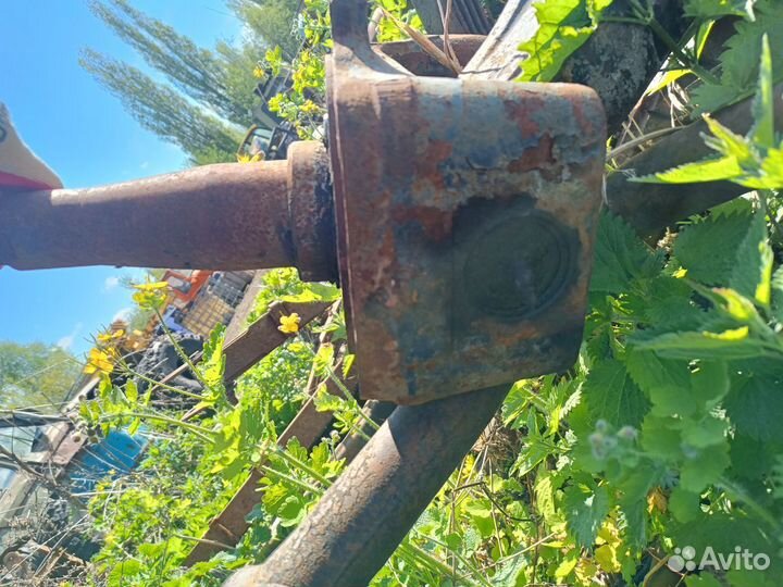 Передняя балка кулаки левый правый маз 5440