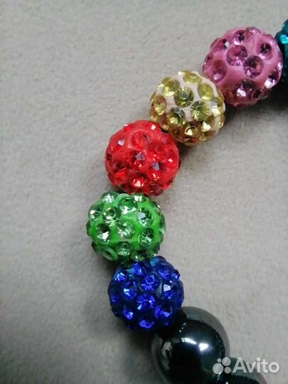 Браслет из 9 разноцветных бусин