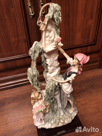 Статуэтка Армани (Giuseppe Armani Capodimonte)