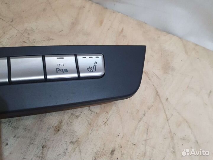 Блок кнопок центральной консоли Mercedes-Benz W204