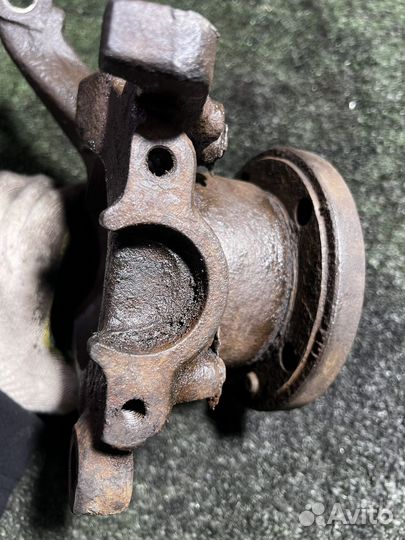 Поворотный кулак передний правый VW Transporter T4