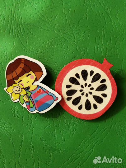 Брошь/ значок деревянный