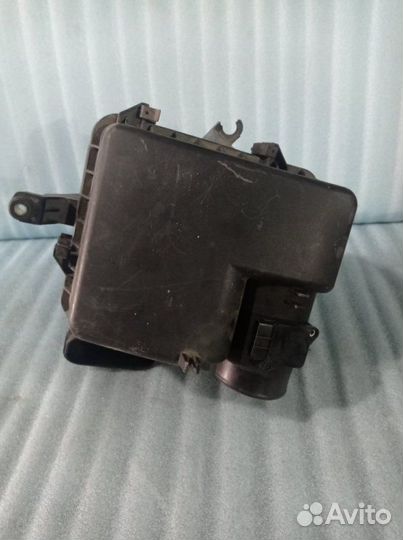 Корпус воздушного фильтра Toyota Celsior UCF30