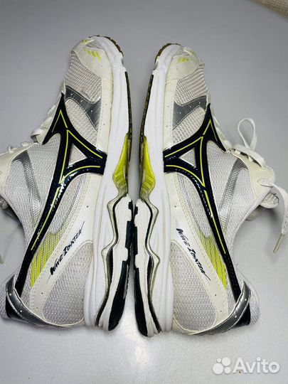 Кроссовки Mizuno