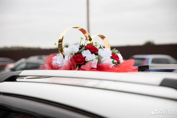 Свадебное украшения на машину