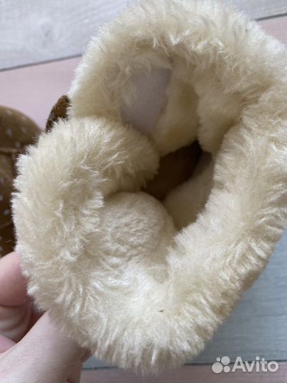 Шапочки и пинетки-сапожки для малышки