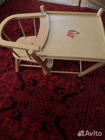 Деревянный стульчик для кормления