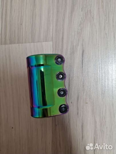 Зажим для трюкового самоката