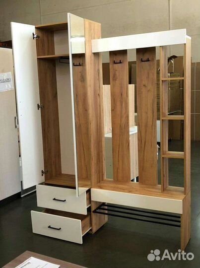 Прихожая с зеркалом, 2 варианта