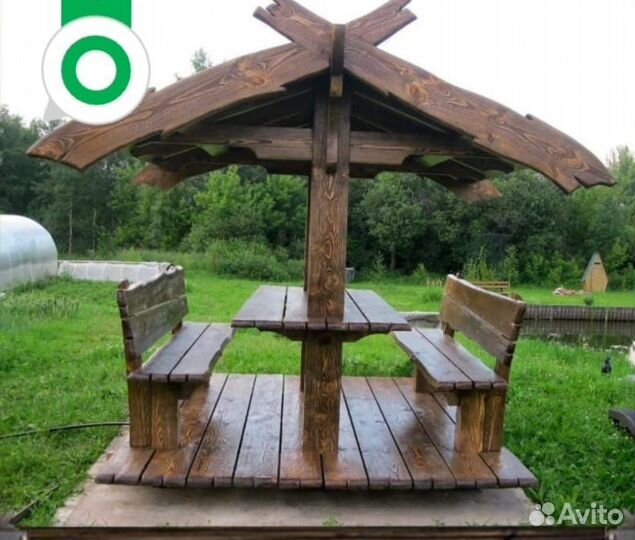 Беседка. Статуэтки из дерева