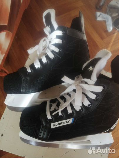 Коньки хоккейные