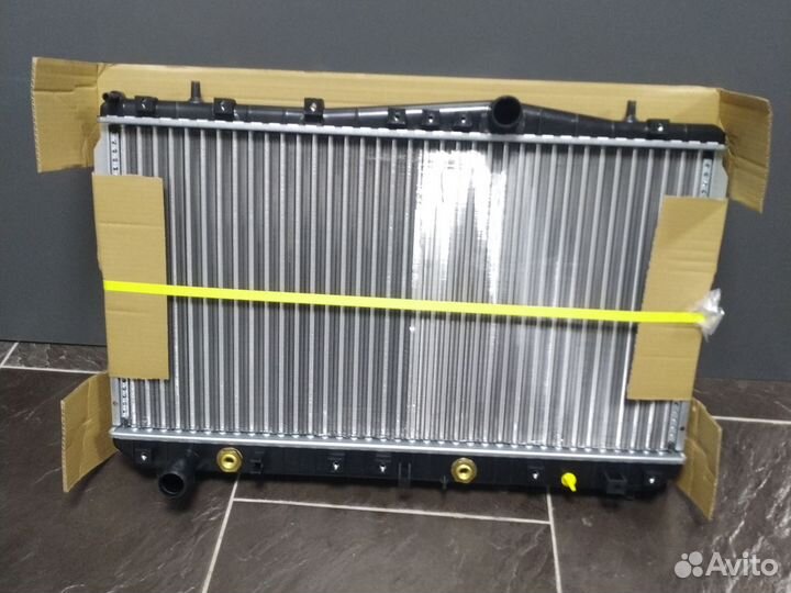Радиатор охлаждения двигателя Chevrolet Lacetti