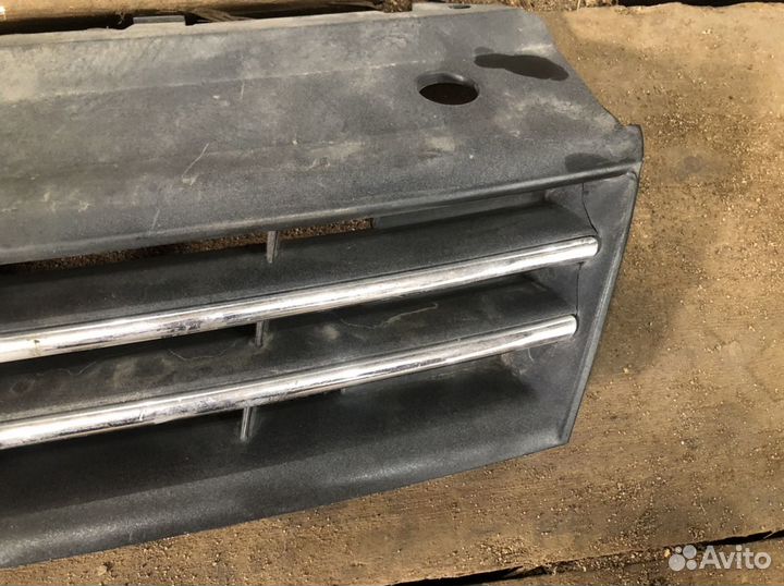 Решотка радиатора поло седан