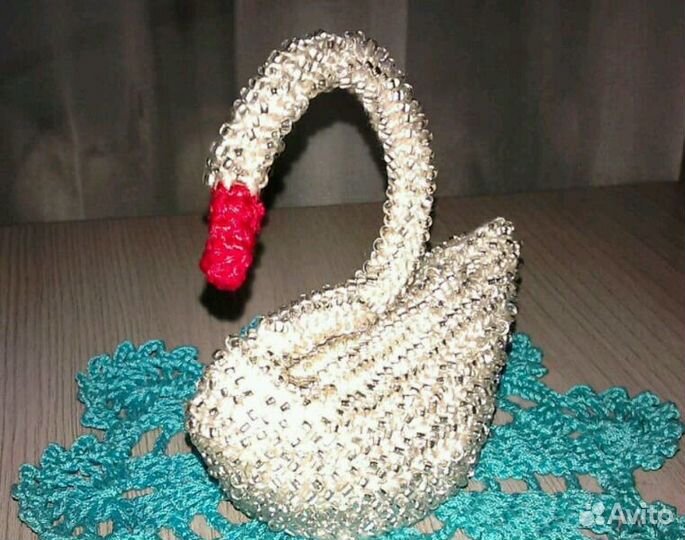 Лебедь из бисера