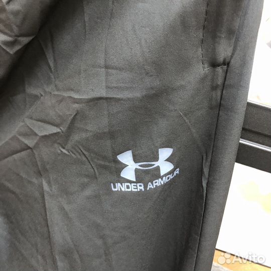 Спортивные штаны under armour черные