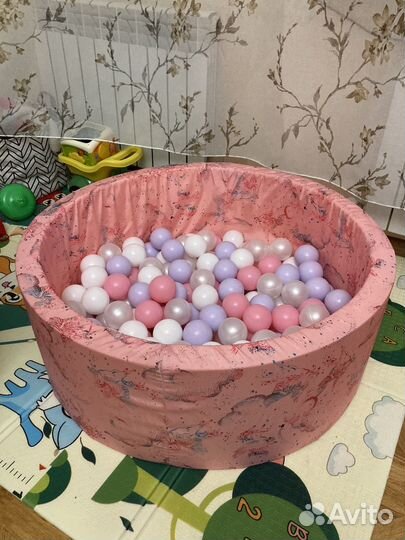 Сухой бассейн с шариками