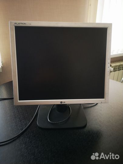 Монитор 17 LG L1718S-SN
