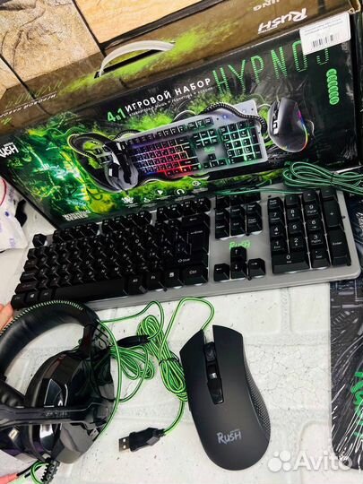 Клавиатура, наушники, мышка