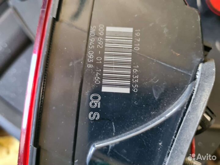 Фонарь в крышку багажника правый Volkswagen Tiguan