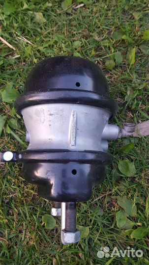 Энергоаккумулятор для дисковых тормозов