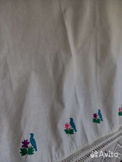 Подзор с вышивкой