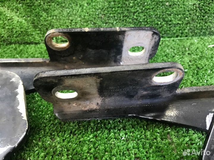 Петля капота передняя Audi A8 Quattro D2 ABZ 1998