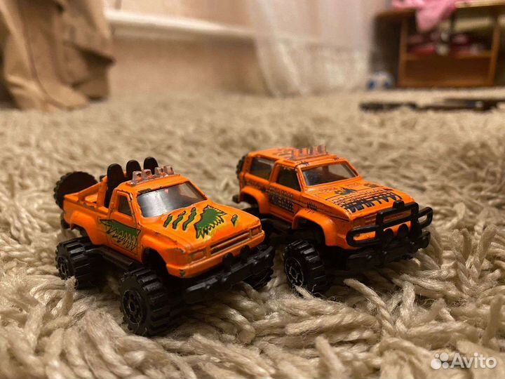 Внедорожник игрушечный