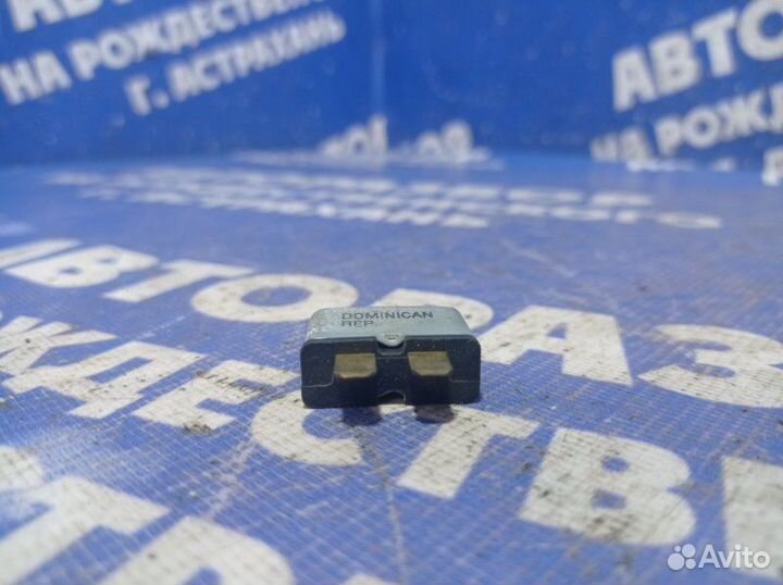 Предохранитель Audi A6C5 седан 2001