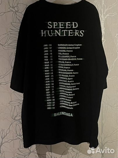 На Руках Balenciaga Speed Hunters Tee
