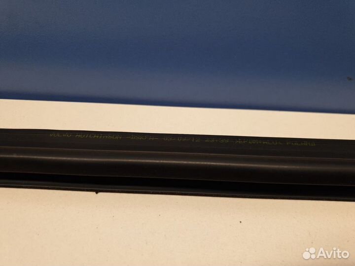 Накладка стекла передней правой двери Volvo S60 20