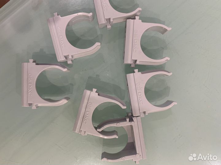 Клипса для гофры D25