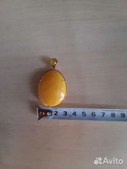 Кулон из янтаря